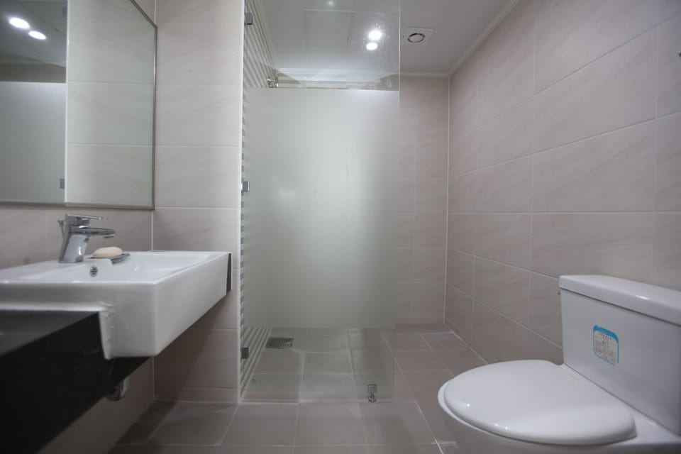 Deluxe Twin Room | Bathroom sink
