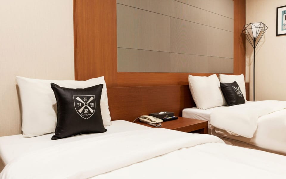 Standard Twin Room | Premium bedding, Select Comfort beds, individually decorated