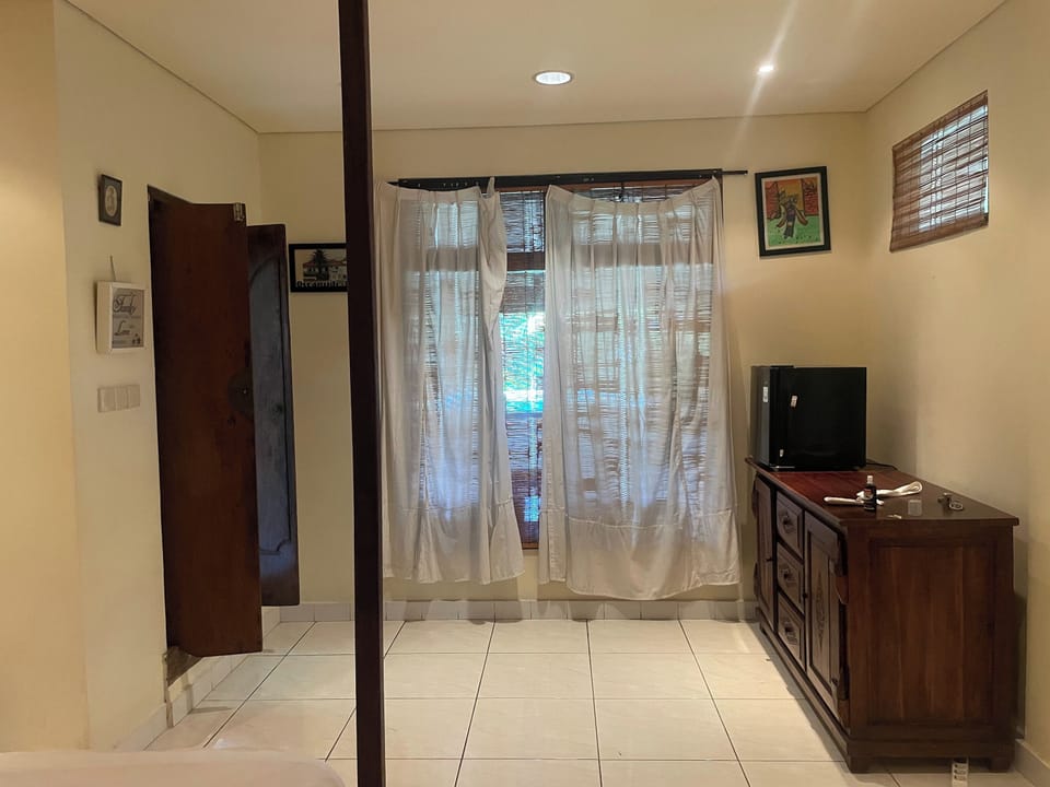 Standard Double Room | In-room safe, desk, blackout drapes, iron/ironing board