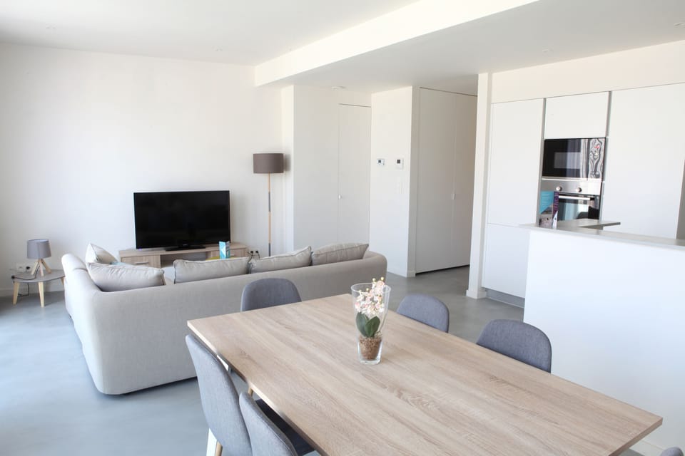 Superior Apartment, 1 Bedroom, Non Smoking | Living room | Flat-screen TV
