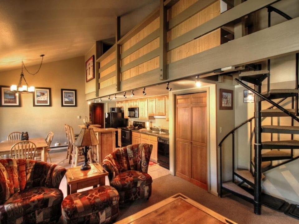 Condo, 3 Bedrooms, Non Smoking | Living area | Flat-screen TV, fireplace