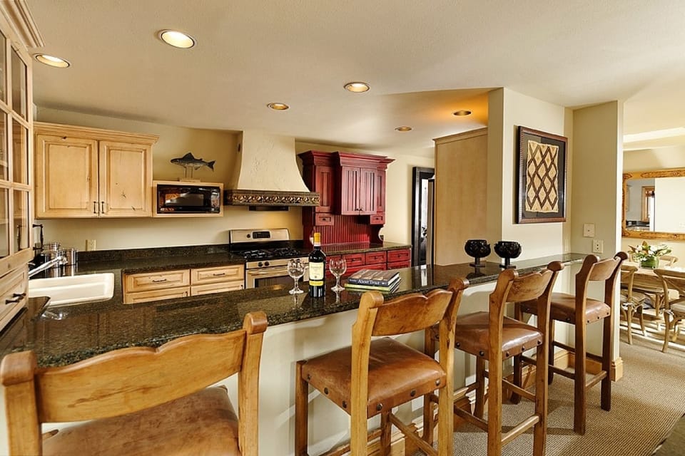 Condo, 4 Bedrooms, Non Smoking | Individually decorated, individually furnished, iron/ironing board