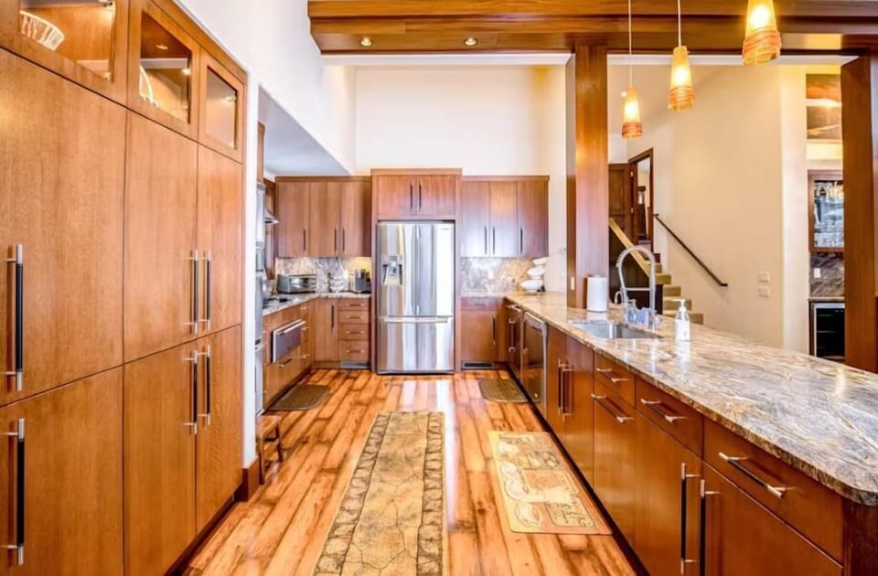 Condo, 4 Bedrooms, Non Smoking | Private kitchen | Fridge, microwave, oven, stovetop
