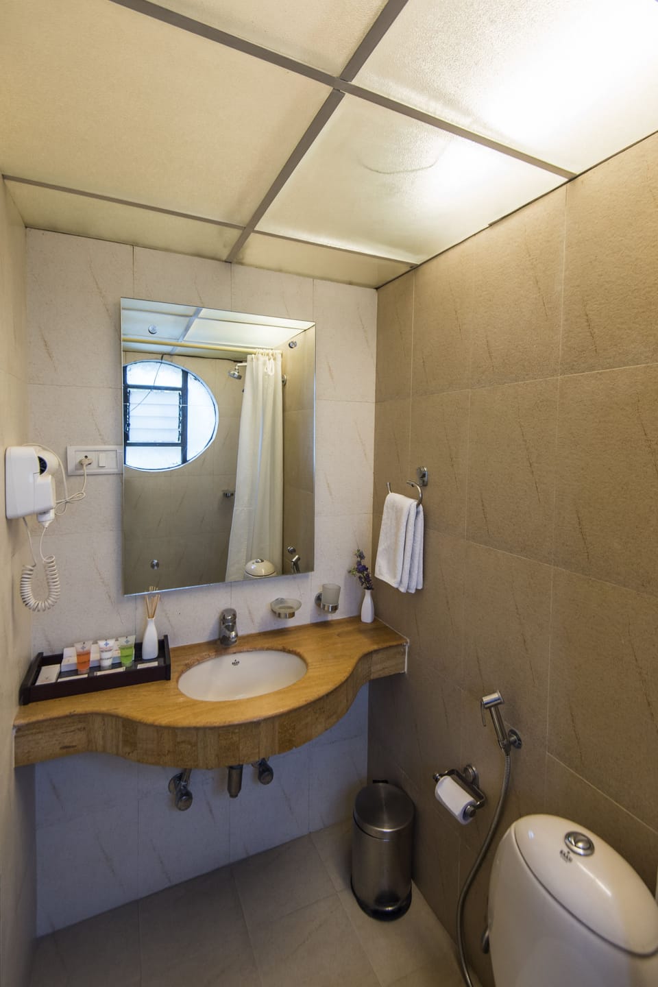 Executive Room | Bathroom | Shower, free toiletries, hair dryer, slippers