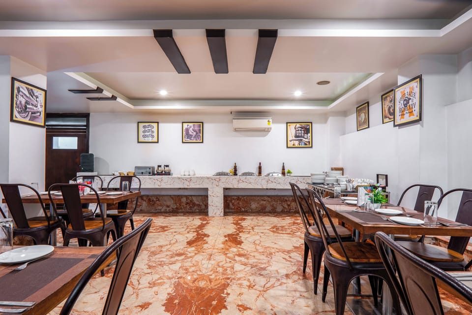 2 restaurants; breakfast, lunch, dinner, and brunch served