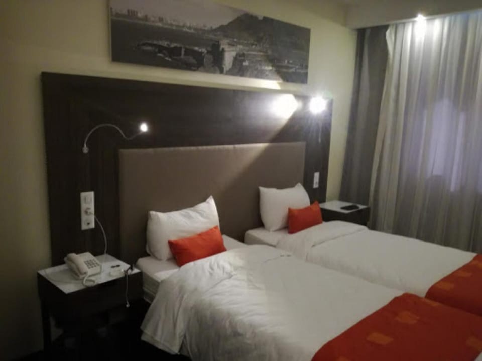 Minibar, cribs (free), WiFi (free)