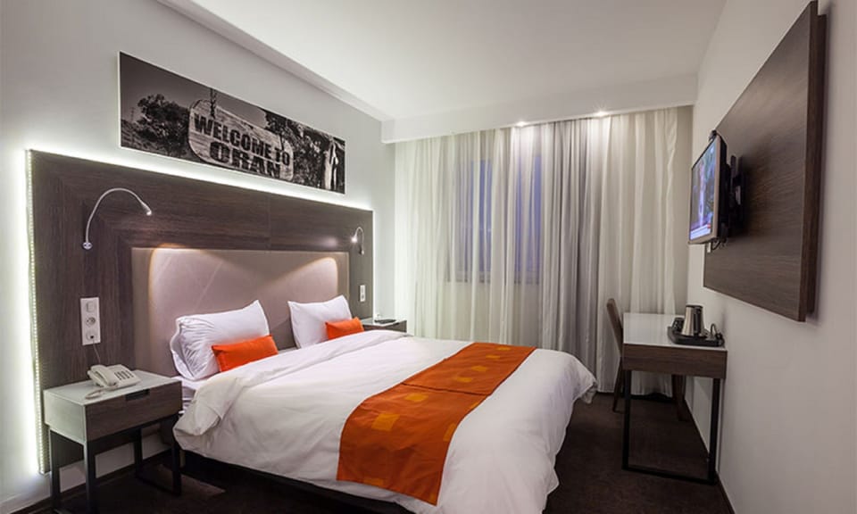 Double Room | Minibar, cribs (free), WiFi (free)