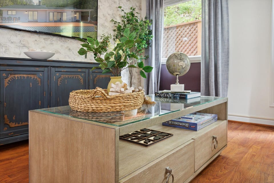 Luxury House | Living area | Smart TV, offices