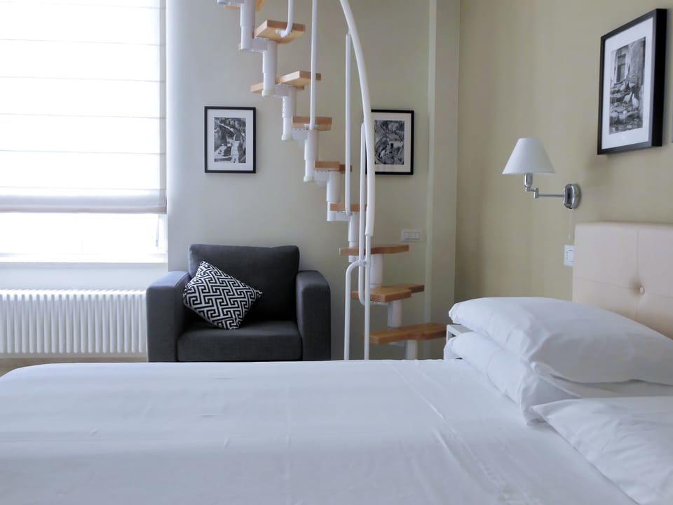 Deluxe Room | Premium bedding, pillowtop beds, minibar, in-room safe