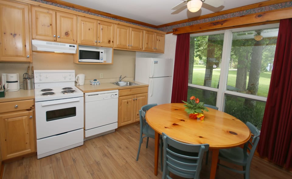 Deluxe Cottage, 2 Bedrooms | Private kitchen | Full-size fridge, microwave, oven, stovetop