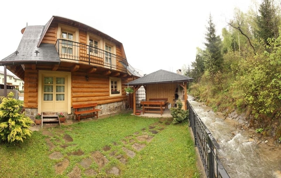 Chalet | 2 bedrooms, blackout drapes, soundproofing, cribs (free)