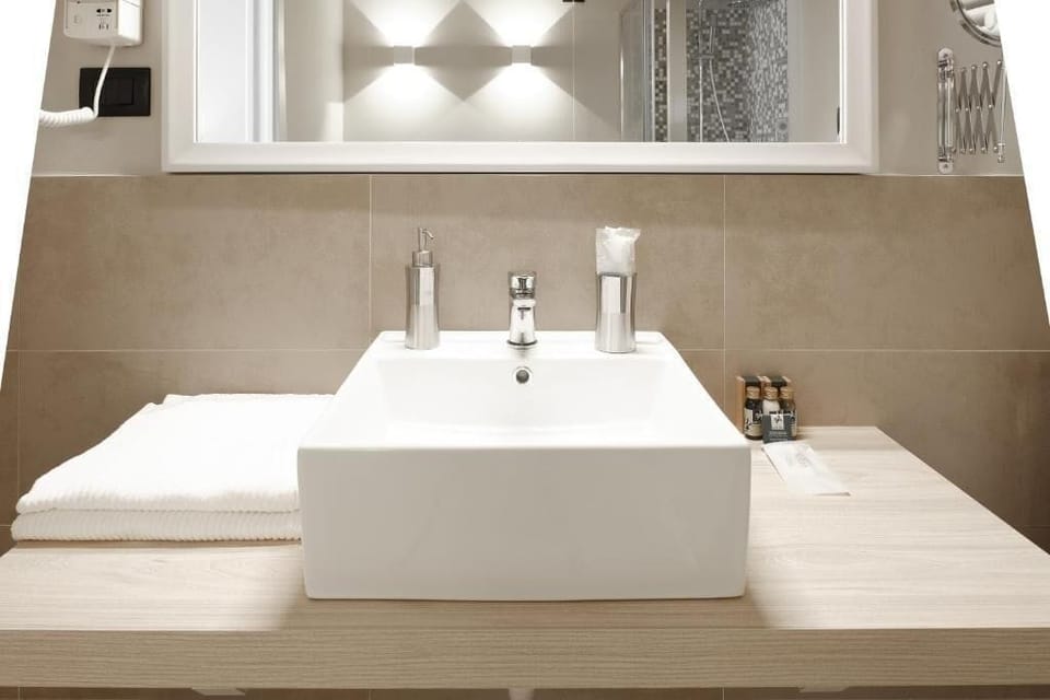 Executive Triple Room | Bathroom | Shower, rainfall showerhead, hair dryer, bathrobes
