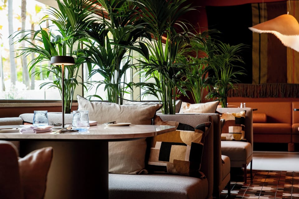 2 restaurants; breakfast, lunch, and dinner served