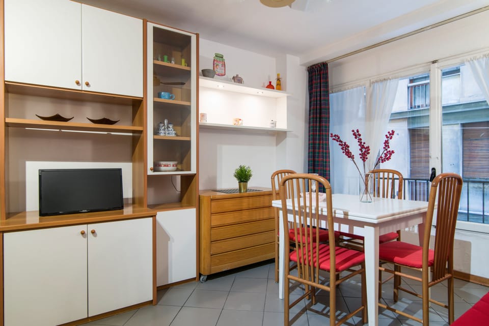 Apartment, 1 Bedroom | In-room dining