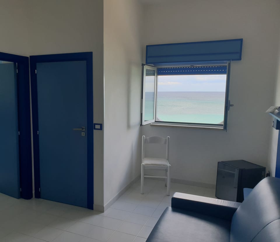 Minibar, in-room safe, free WiFi, bed sheets