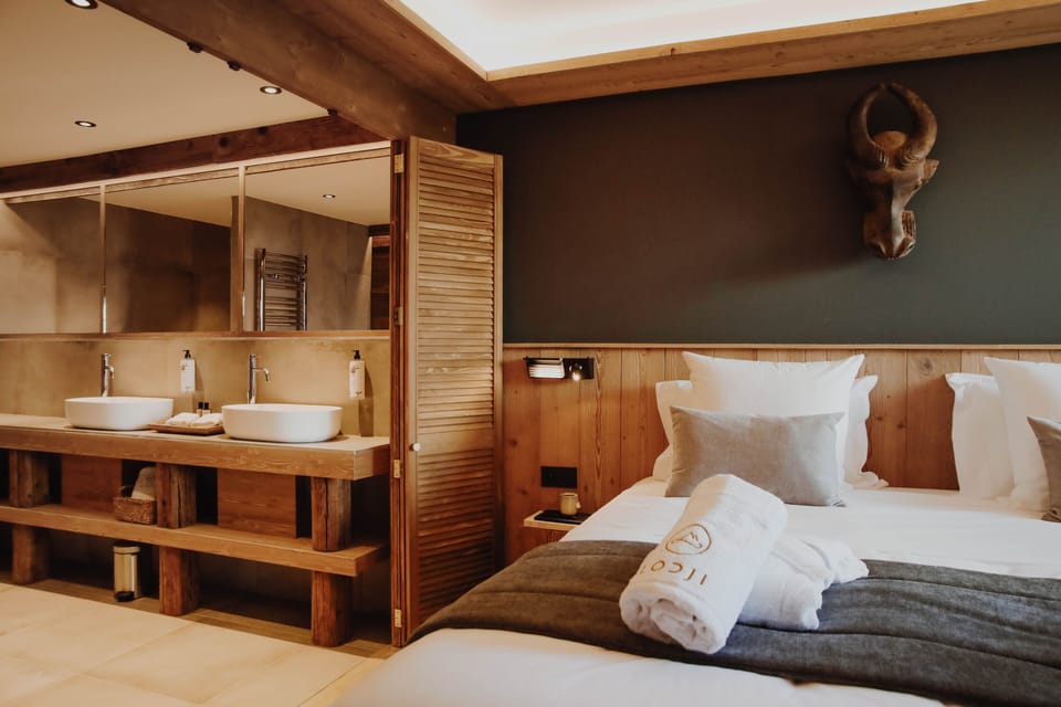 Luxury Suite (Princes Évêques) | In-room safe, blackout drapes, soundproofing, free cribs/infant beds