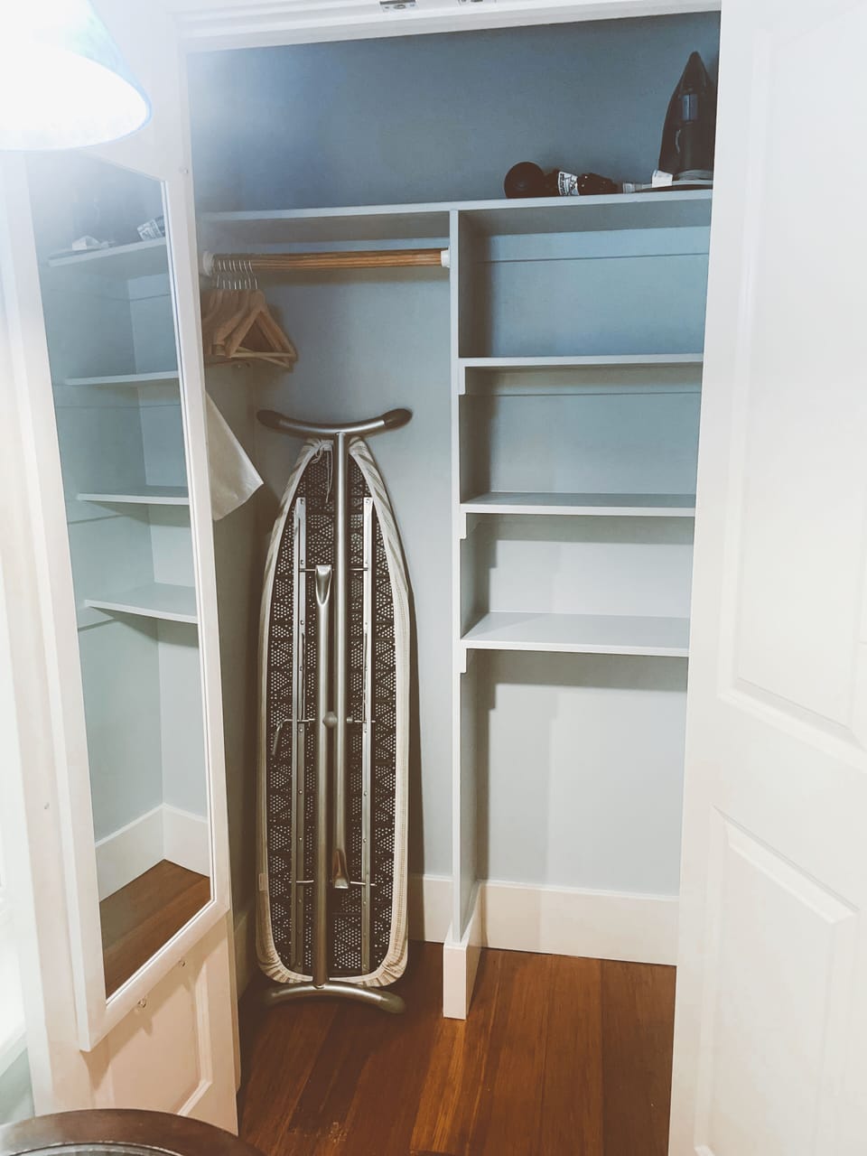 Classic Room, 1 King Bed | Premium bedding, down comforters, pillowtop beds, desk