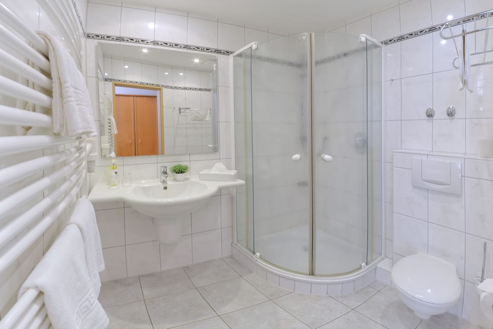 Shower, free toiletries, hair dryer, towels