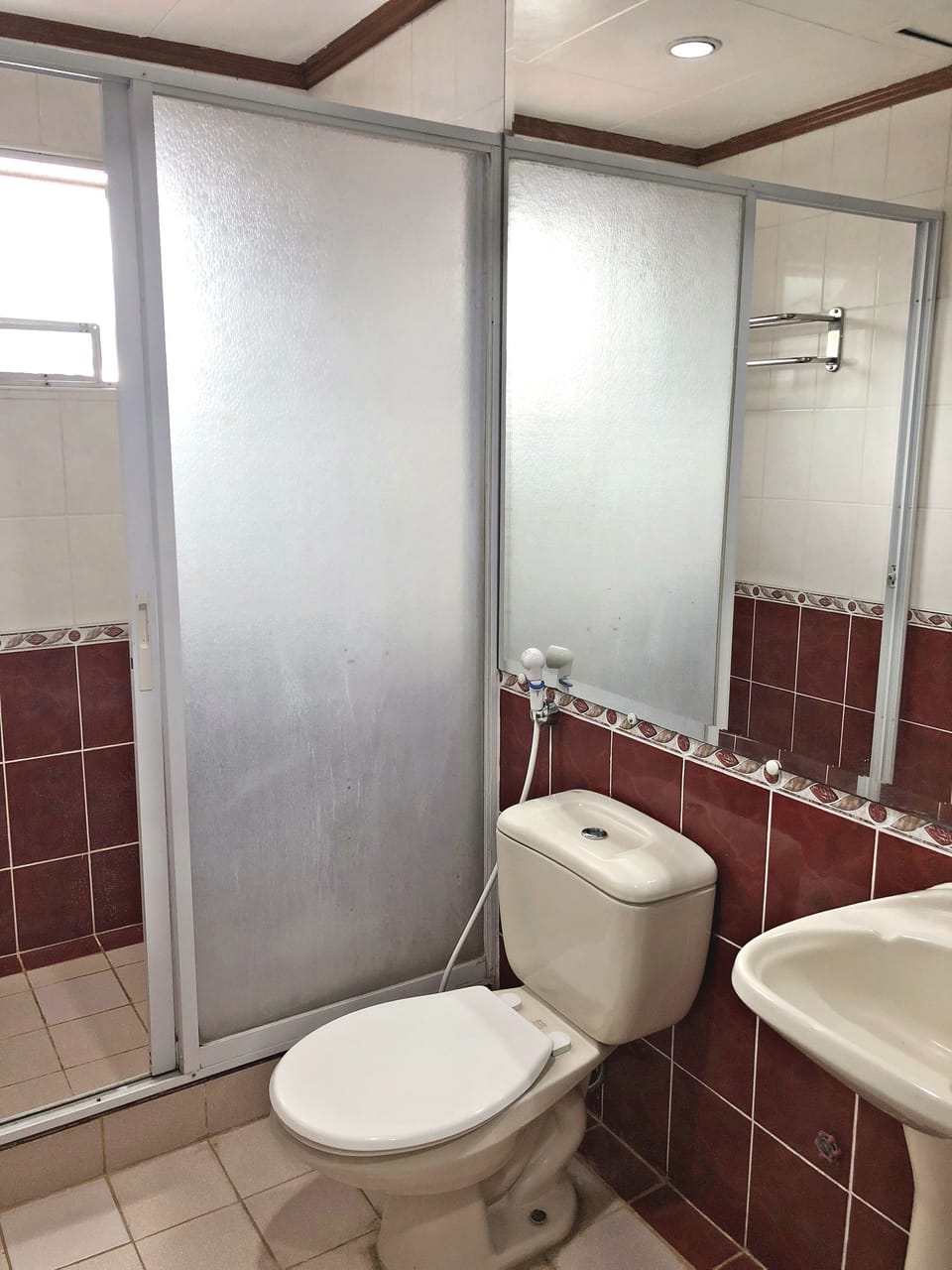 Shower, free toiletries