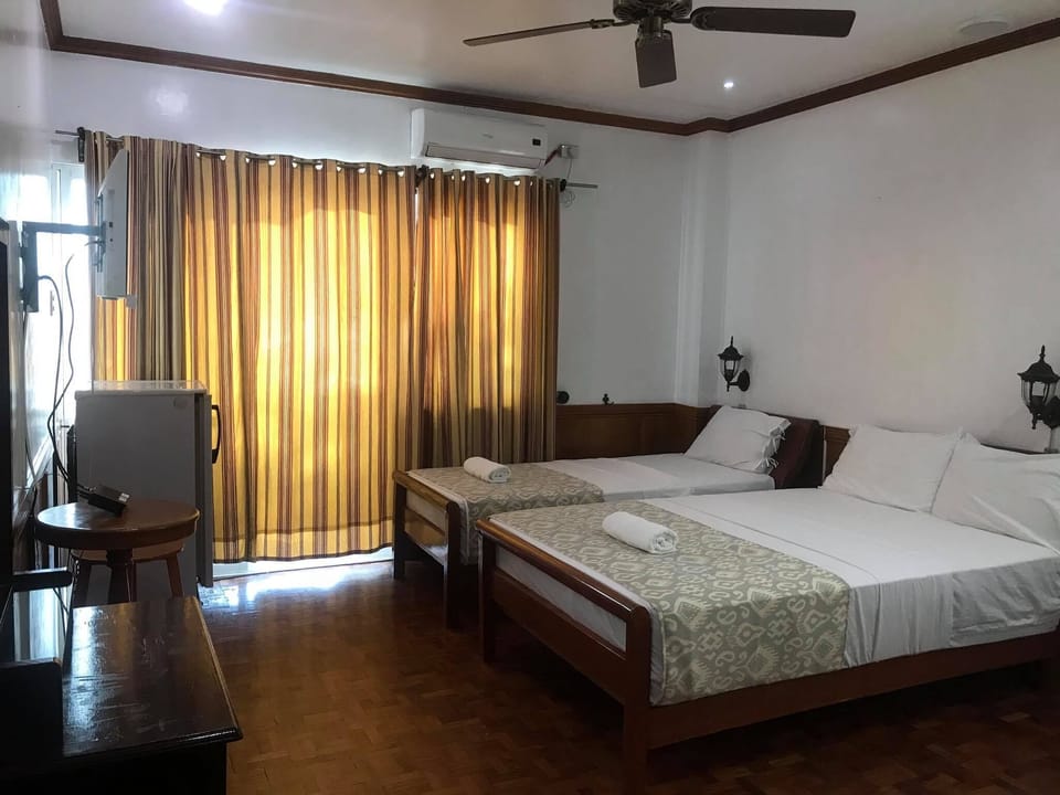 Premier Room | In-room safe, desk, free WiFi, bed sheets