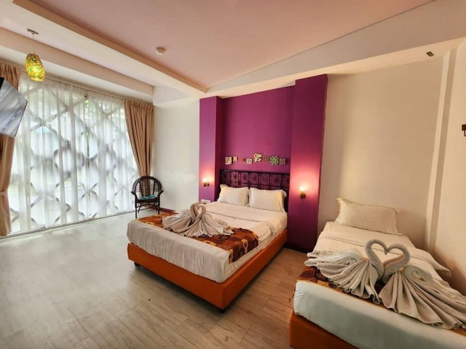Triple Room, 3 Twin Beds | Desk, iron/ironing board, free WiFi, bed sheets