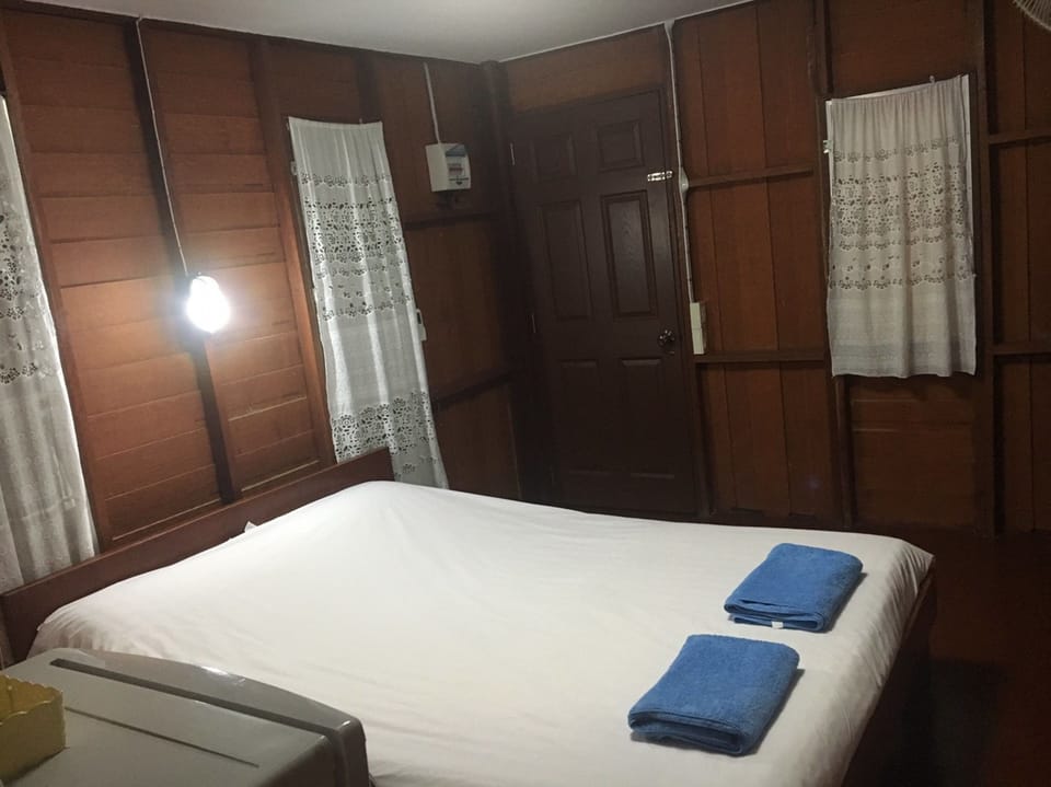 Standard Bungalow | Rollaway beds, free WiFi, bed sheets