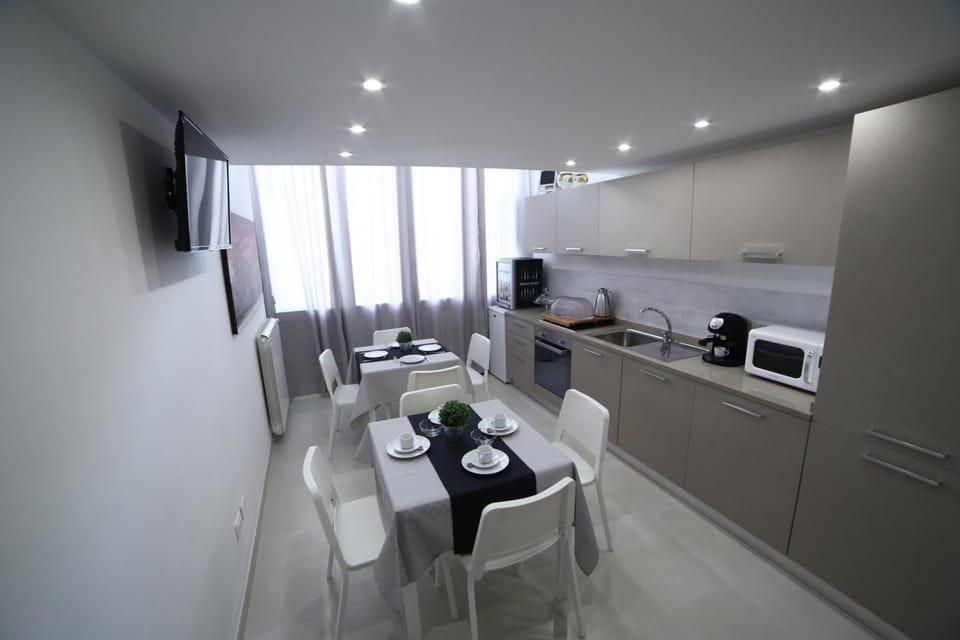 Full-size fridge, coffee/tea maker, electric kettle