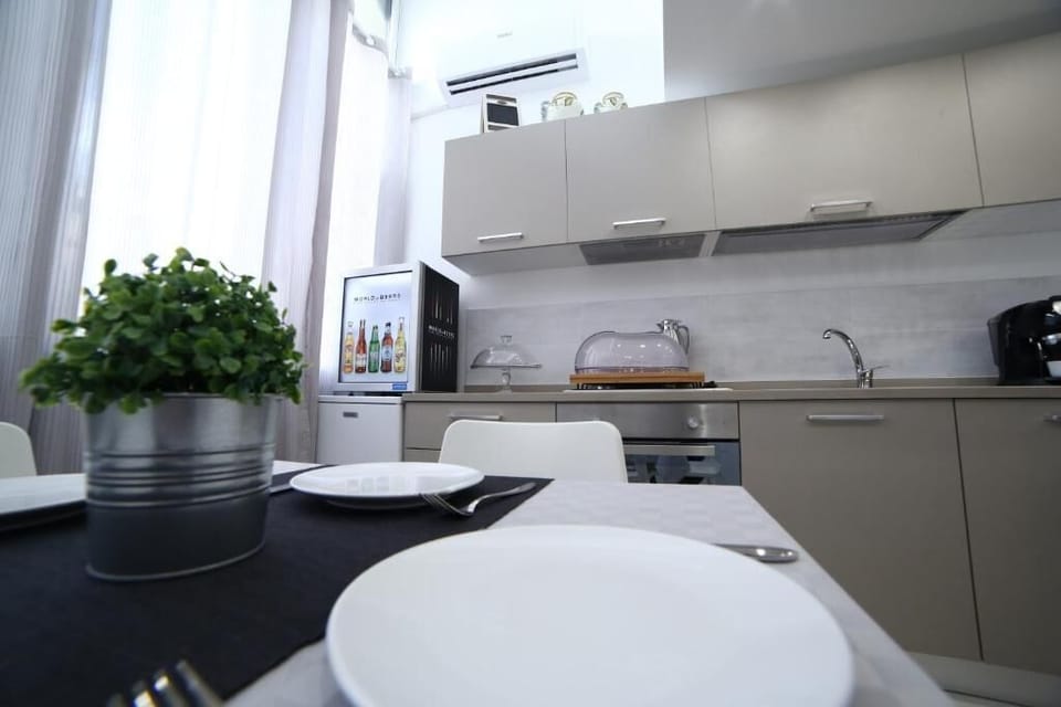 Full-size fridge, coffee/tea maker, electric kettle