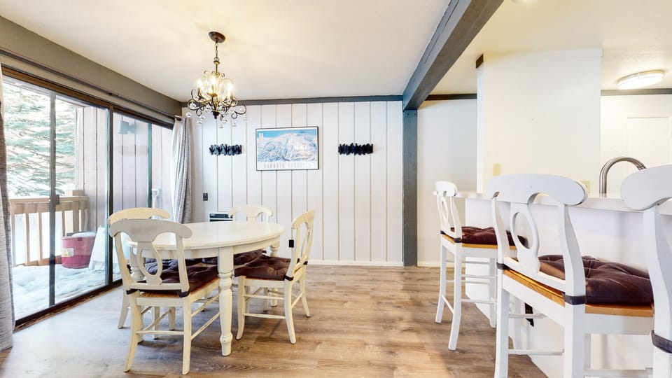 Condo, 1 Bedroom | Dining