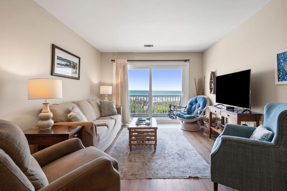 Condo, 2 Bedrooms | Living area