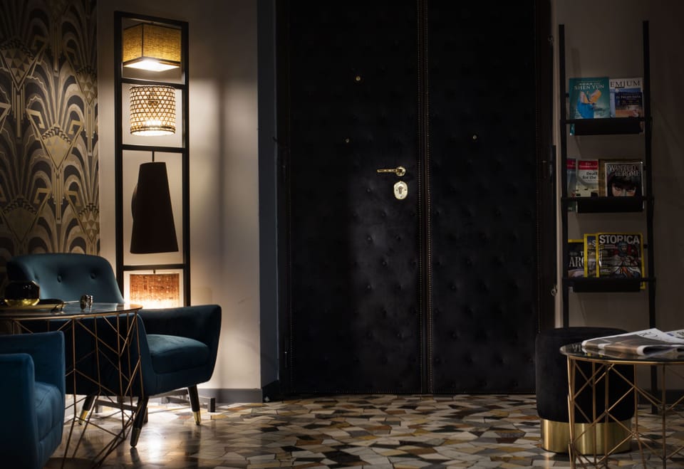 Lobby lounge