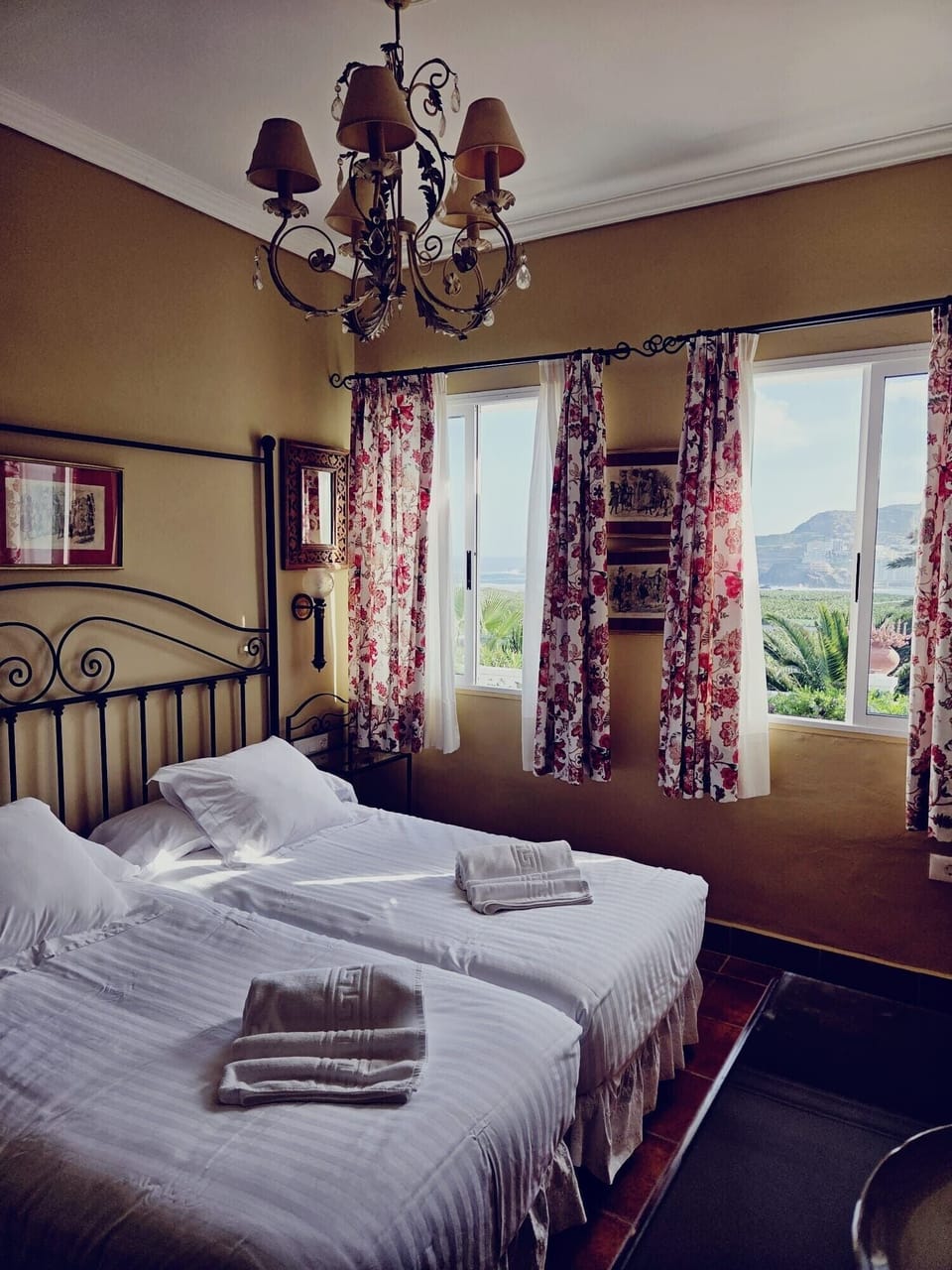 Habitacion doble Vistas al mar | Down comforters, in-room safe, WiFi (free), bed sheets