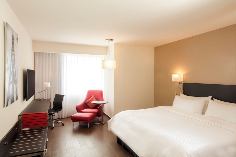 Superior Room, 1 King Bed | In-room safe, desk, blackout drapes, iron/ironing board