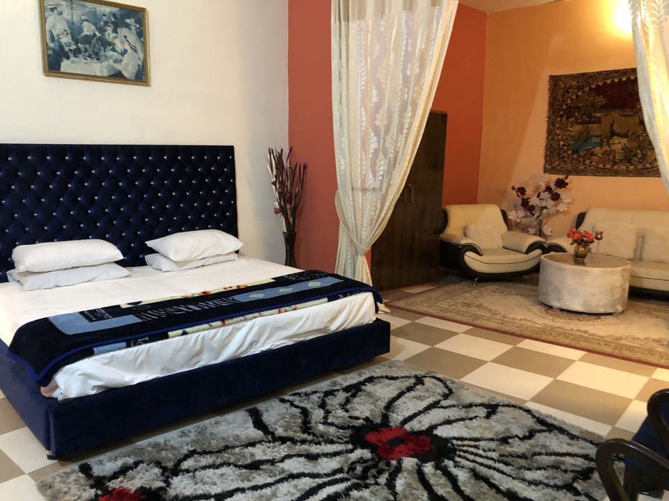 Luxury Suite, 1 Queen Bed, Garden View | Individually decorated, individually furnished, iron/ironing board