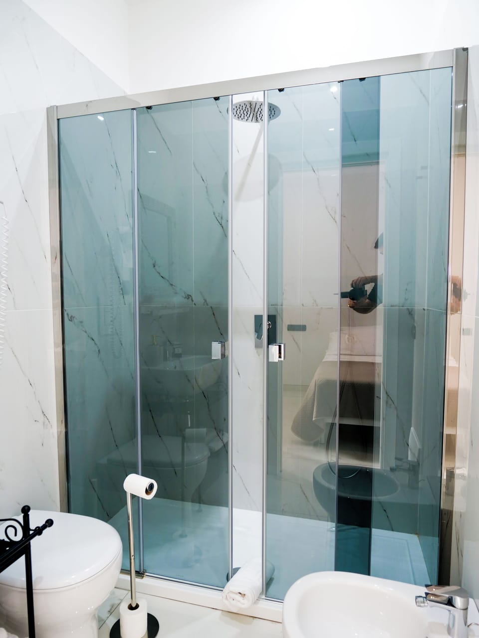 Deluxe Room | Soundproofing, iron/ironing board, free WiFi, bed sheets