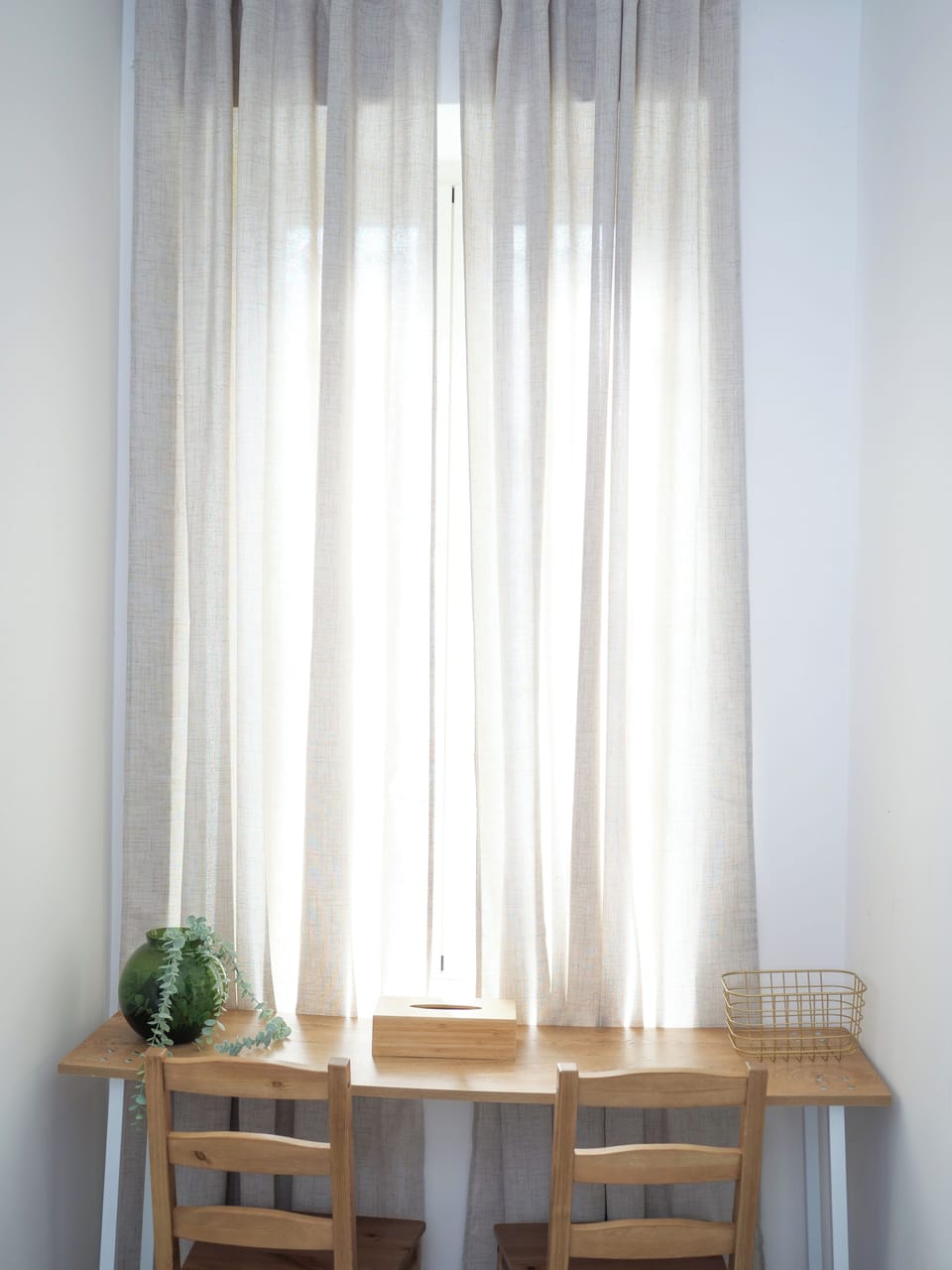 Deluxe Room | Soundproofing, iron/ironing board (on request), WiFi (free), bed sheets