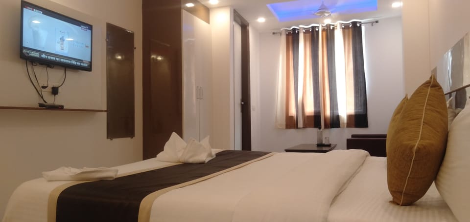 1 bedroom, Egyptian cotton sheets, premium bedding, in-room safe