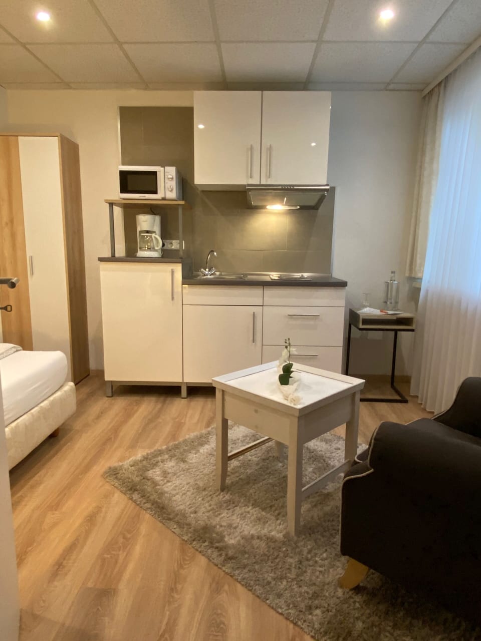 Economy Single-Apartment | Private kitchen | Fridge, microwave, stovetop, coffee/tea maker