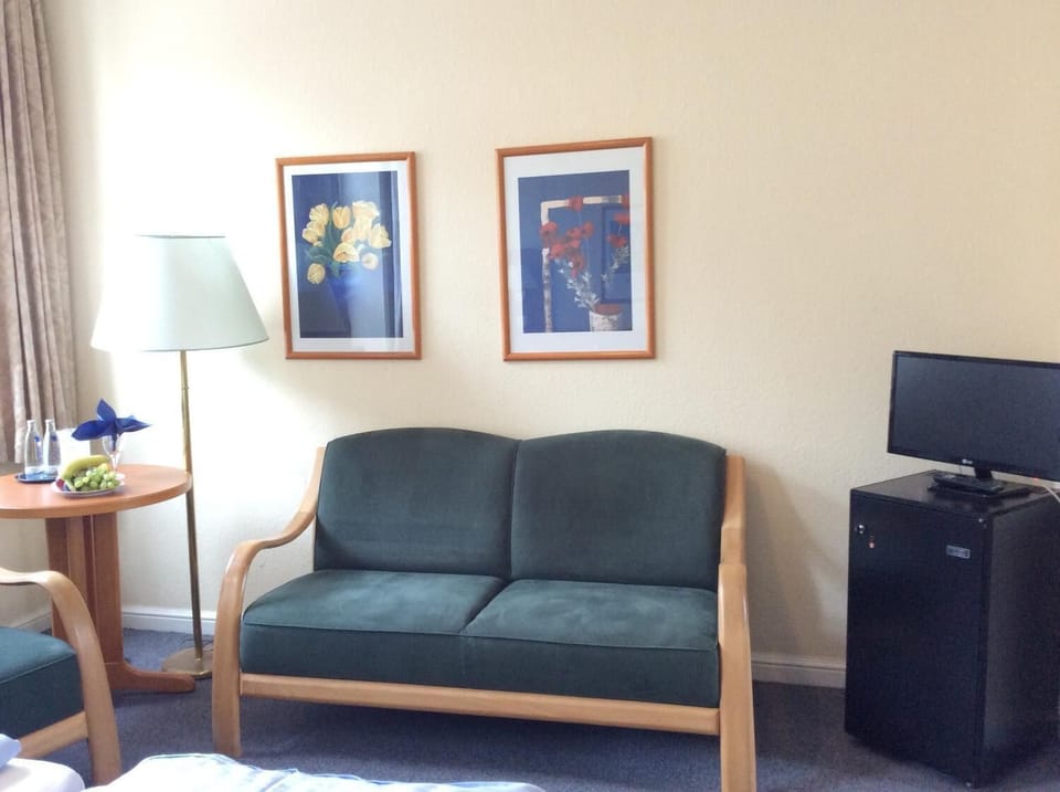 In-room safe, desk, free WiFi, bed sheets