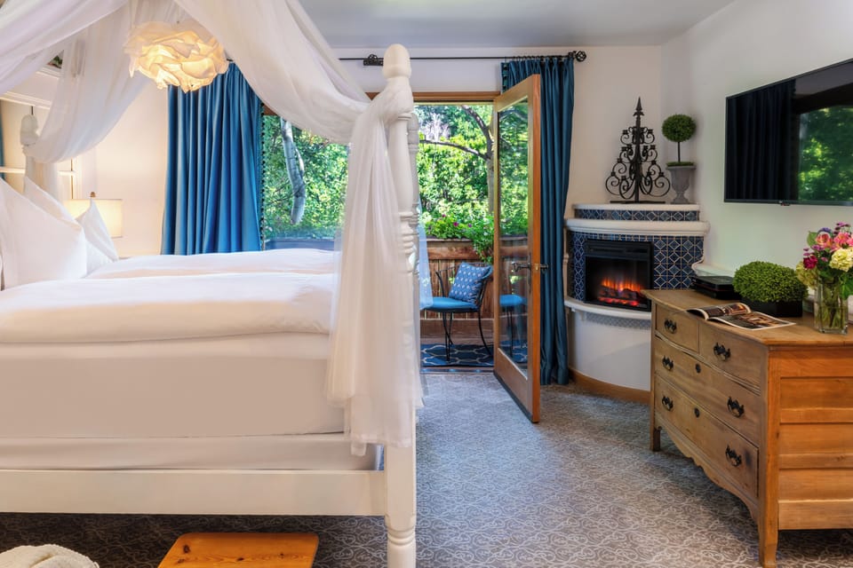 Suite, 1 Queen Bed, Non Smoking (Brigitte) | Iron/ironing board, WiFi (free), bed sheets