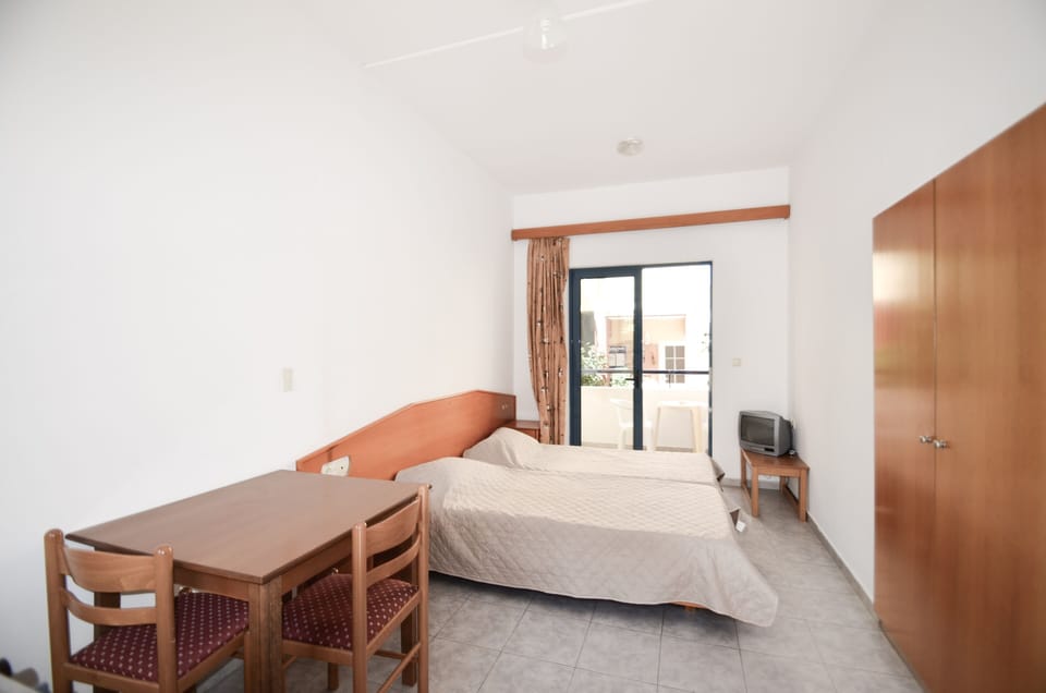 Apartment, 1 Bedroom | 1 bedroom, blackout drapes, bed sheets