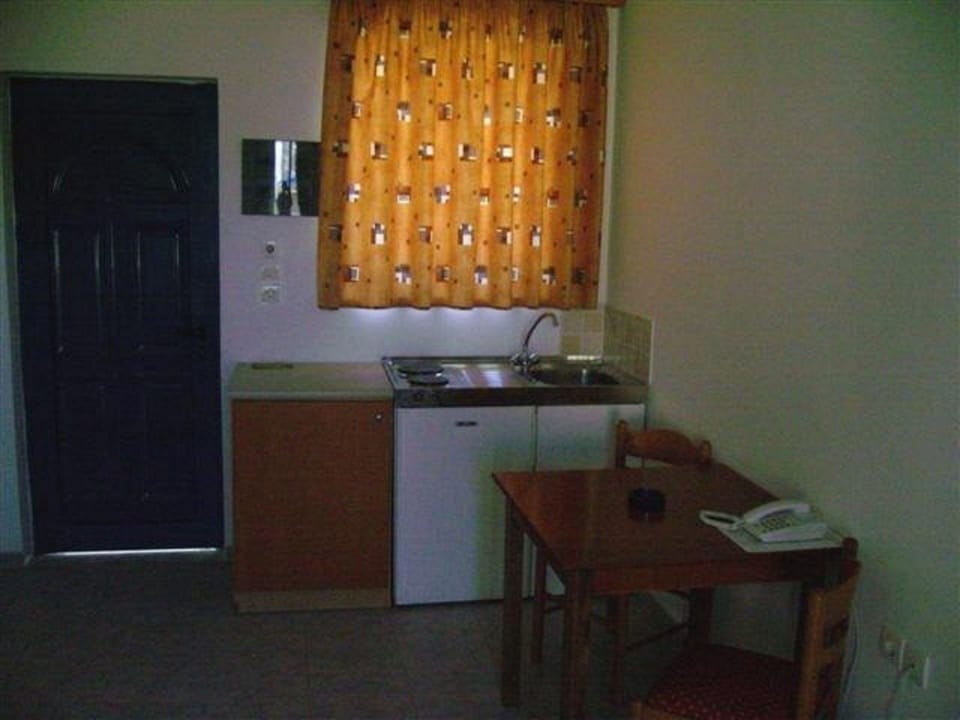 Apartment, 1 Bedroom | Private kitchenette | Fridge, stovetop, electric kettle, cookware/dishes/utensils