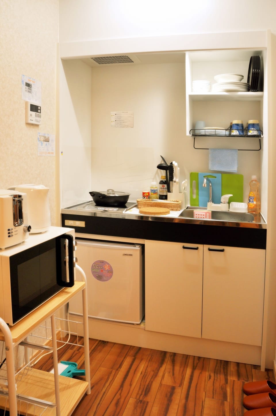 Fridge, microwave, stovetop, coffee/tea maker