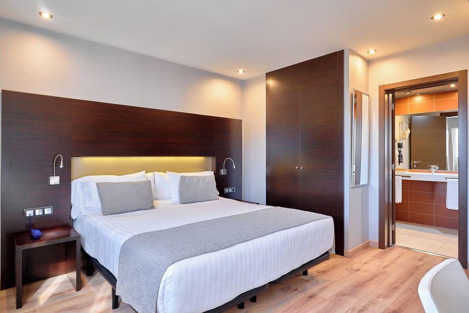 Minibar, in-room safe, individually furnished, desk