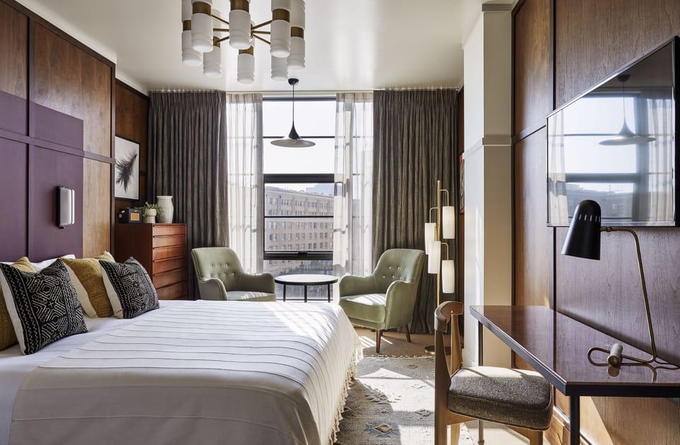 Roomy View | Premium bedding, down comforters, pillowtop beds, minibar