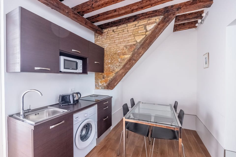 Comfort Apartment, 1 Bedroom | Dining room