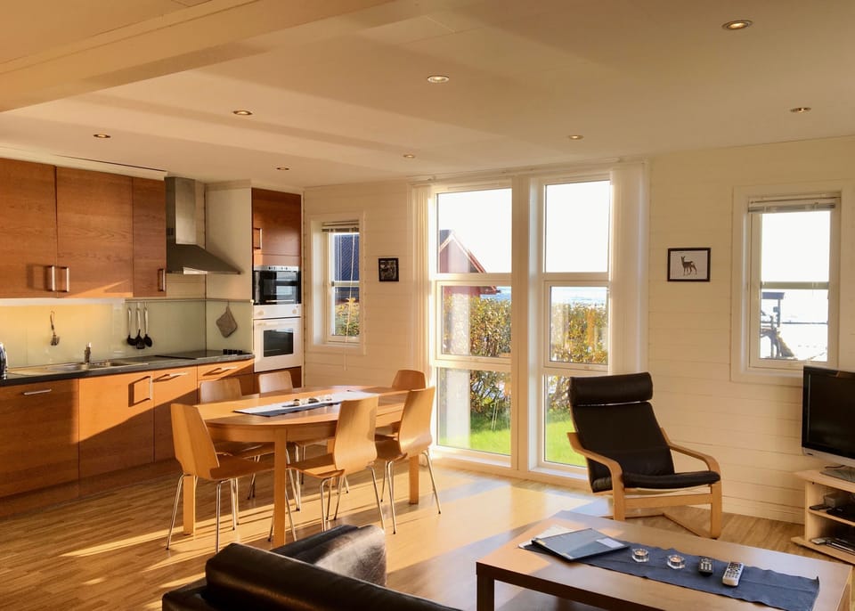 Panoramic House, 4 Bedrooms, Balcony, Beachside | Private kitchen | Full-size fridge, microwave, oven, stovetop