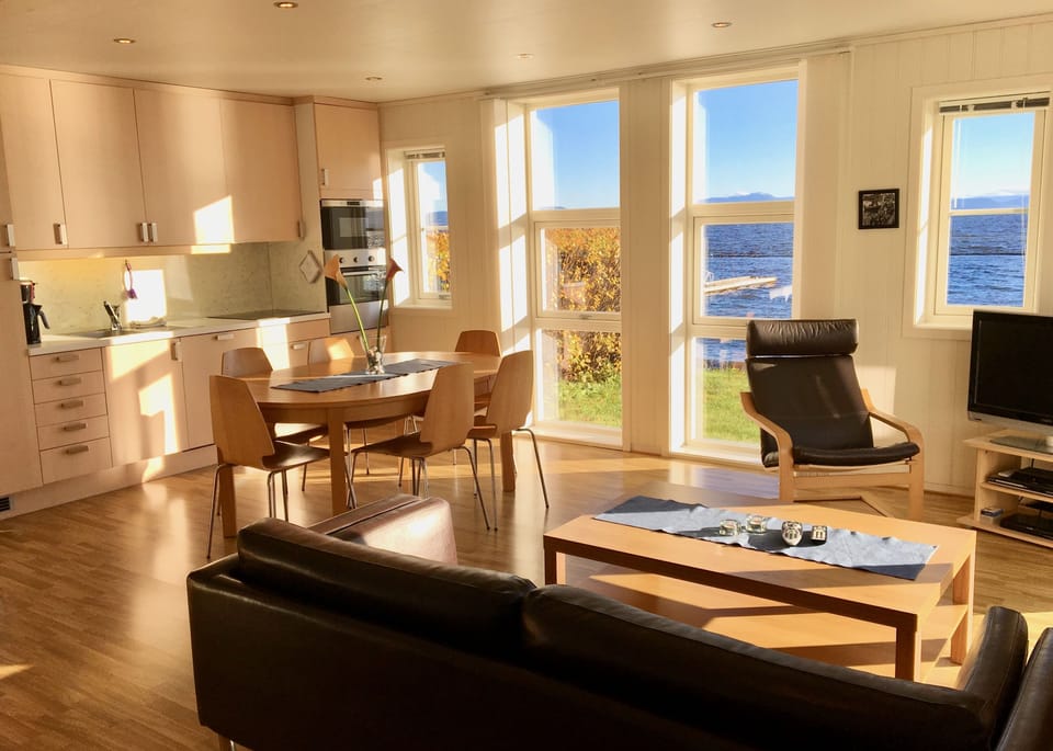 Panoramic House, 5 Bedrooms, Balcony, Beachside | Living area | Flat-screen TV