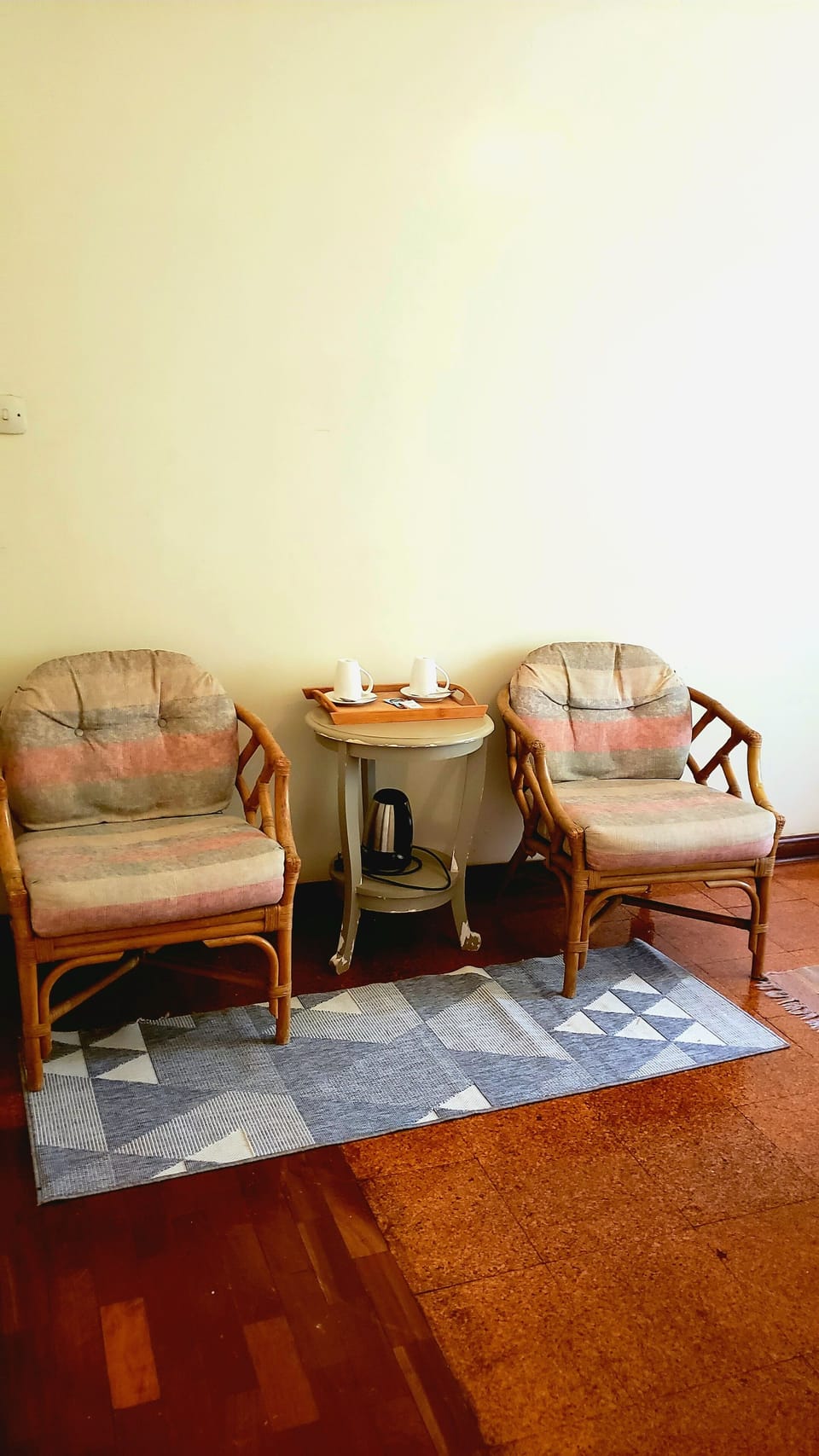 Junior Suite, 1 Queen Bed, Balcony, Garden View | Living area
