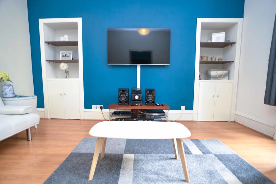 Apartment, 2 Double Beds, Non Smoking | 2 bedrooms, desk, iron/ironing board, free WiFi